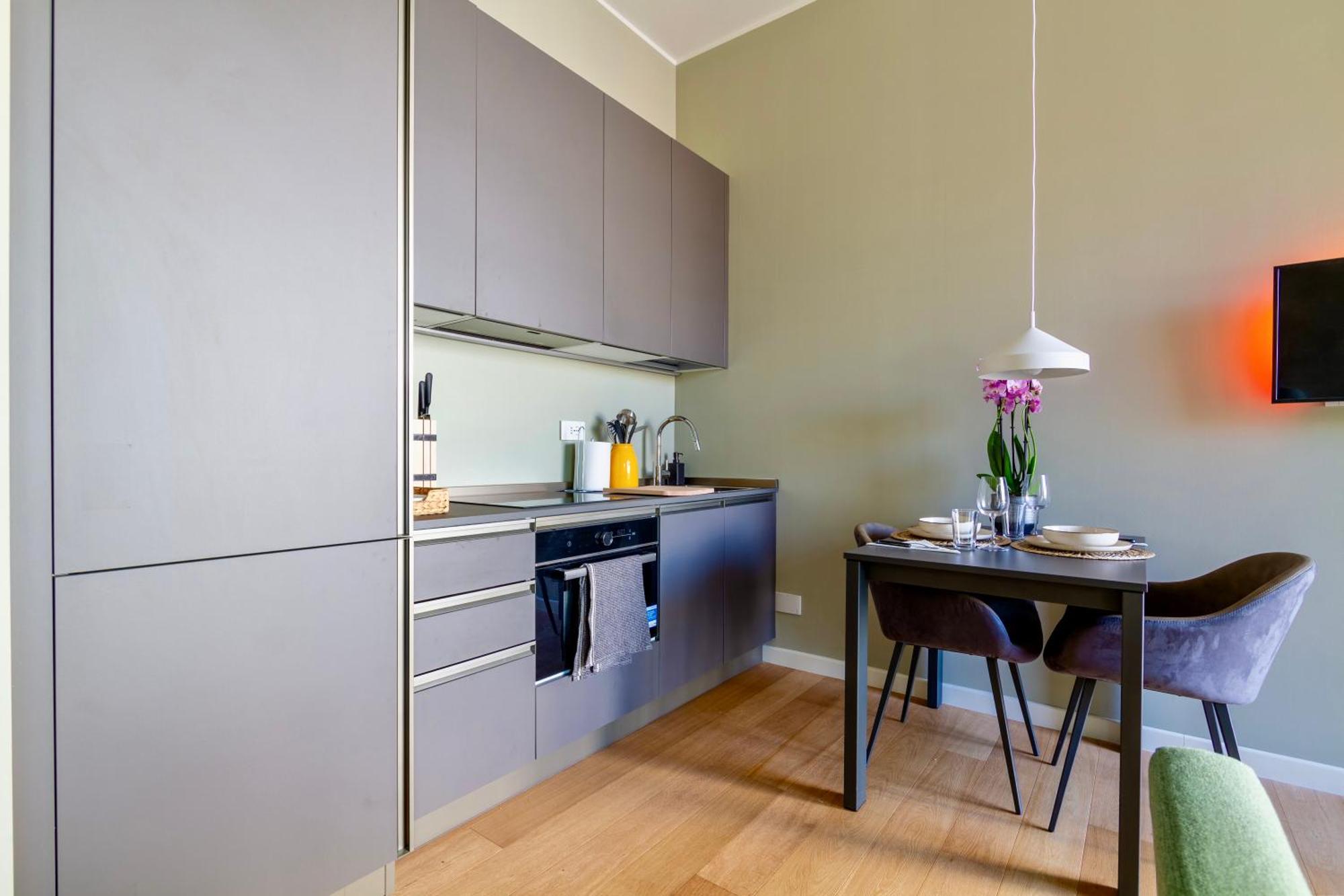Urban Luxury - Bright And Central Apartment Милан Экстерьер фото